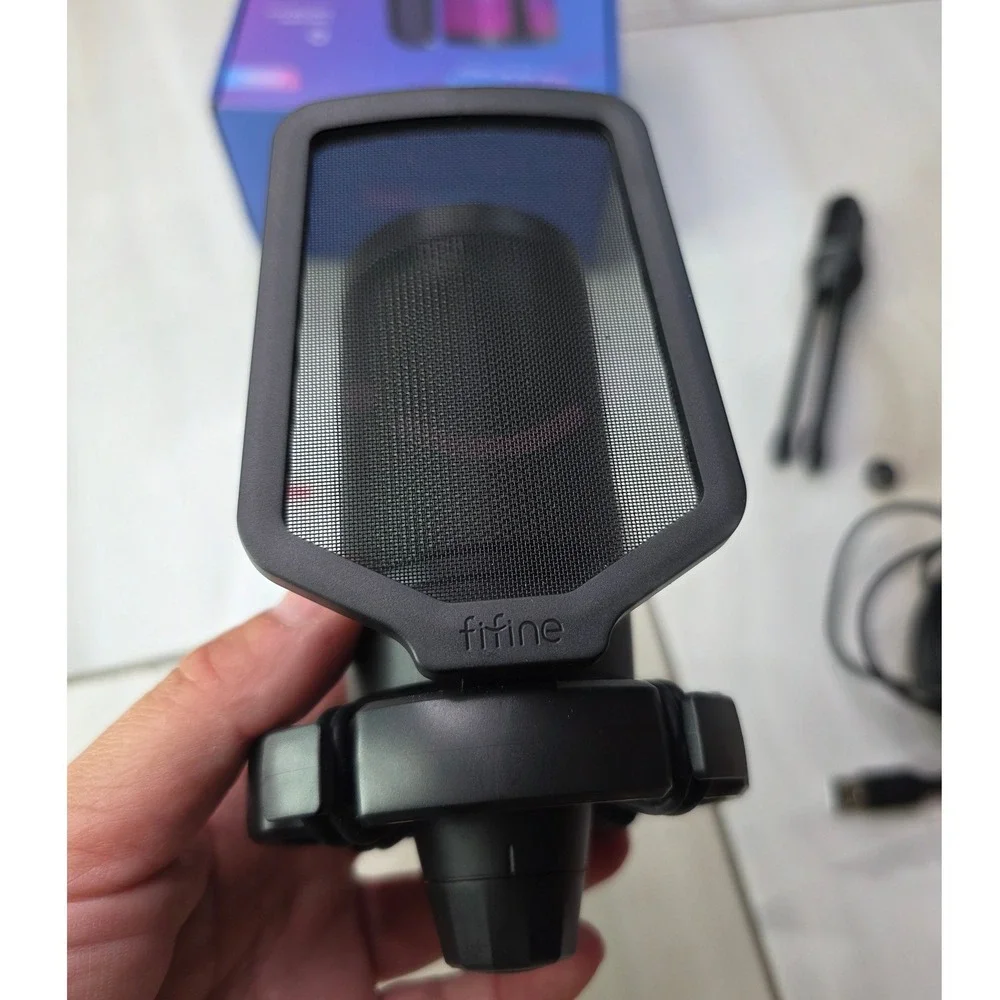 Fifine AmpliGame A6V USB Gaming Microphone RGB Condenser Mic Tripod Stand S2
